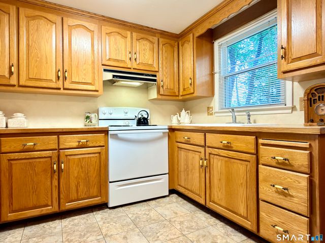 27 West Street, Cromwell, CT 06416