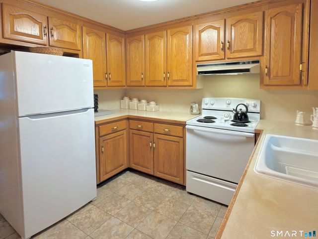 27 West Street, Cromwell, CT 06416