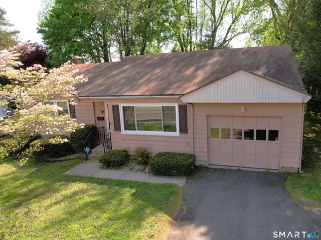 27 West Street, Cromwell, CT 06416