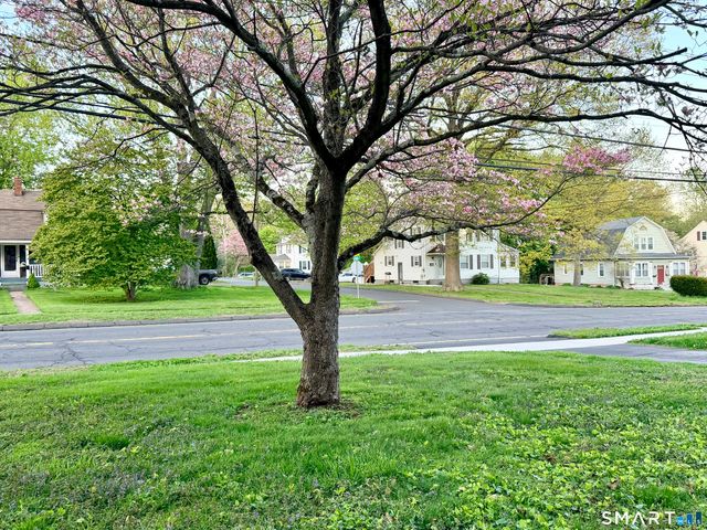 27 West Street, Cromwell, CT 06416