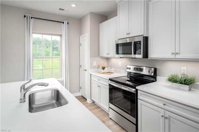 207 Reids Place DR, Suffolk, VA 23434