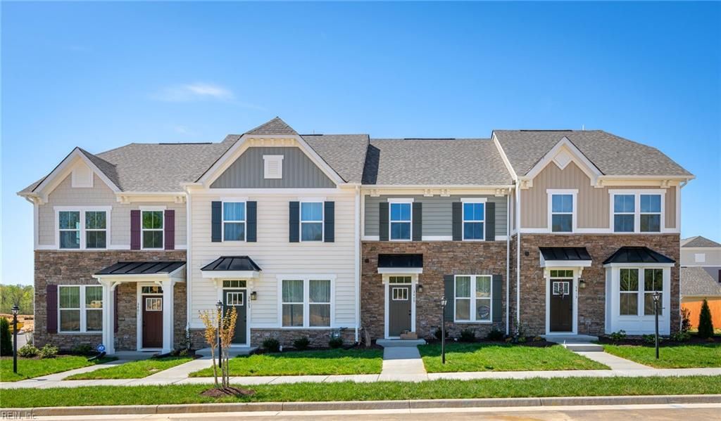 207 Reids Place DR, Suffolk, VA 23434