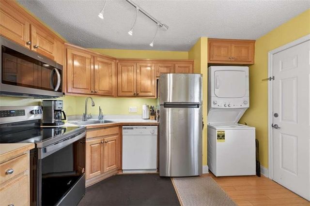 315 Hilderbrand Drive B4, Sandy Springs, GA 30328