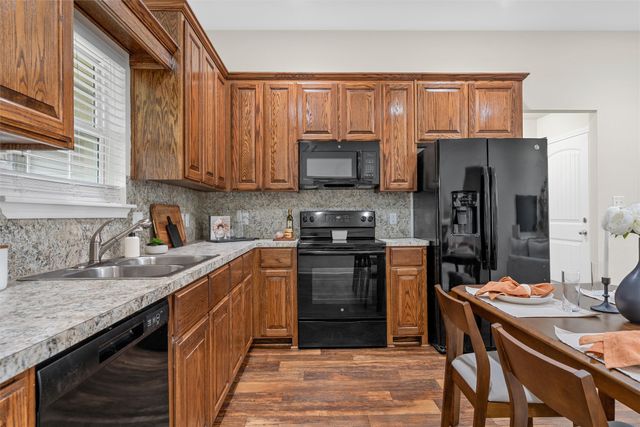 204 Hawk Ridge, Lacy Lakeview, TX 76705