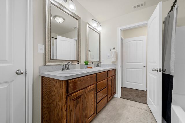204 Hawk Ridge, Lacy Lakeview, TX 76705