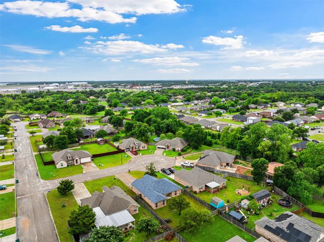 204 Hawk Ridge, Lacy Lakeview, TX 76705