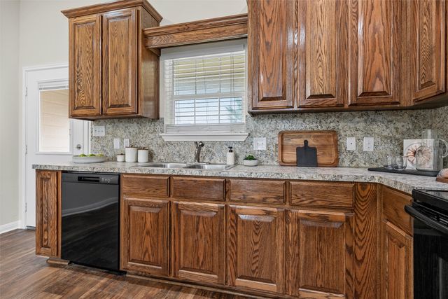 204 Hawk Ridge, Lacy Lakeview, TX 76705