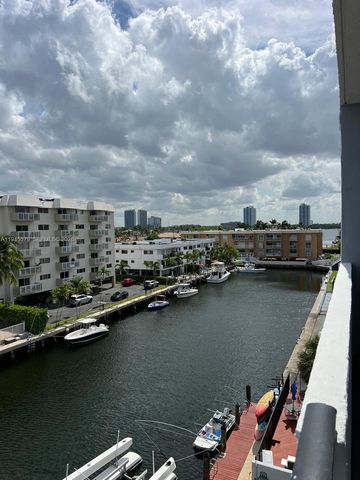 3642 NE 171st St 504, North Miami Beach, FL 33160