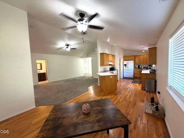 527 SW Wagner Meadows Drive, Grants Pass, OR 97526
