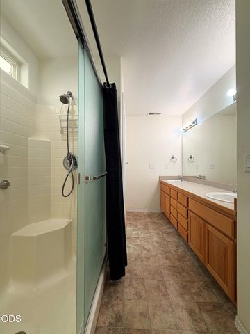 527 SW Wagner Meadows Drive, Grants Pass, OR 97526