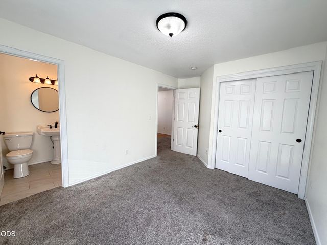 527 SW Wagner Meadows Drive, Grants Pass, OR 97526
