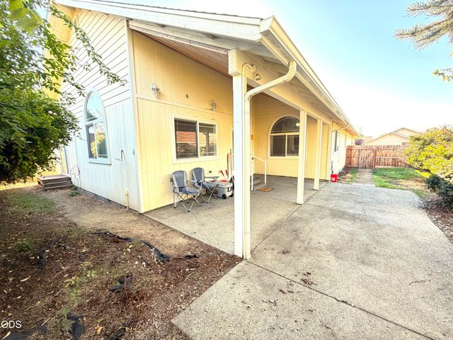 527 SW Wagner Meadows Drive, Grants Pass, OR 97526
