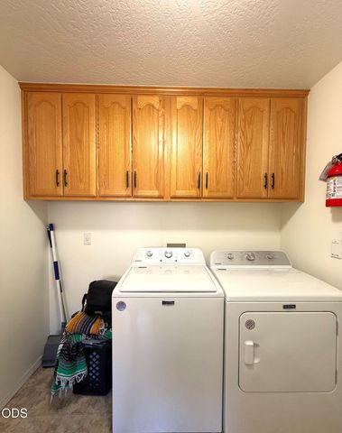 527 SW Wagner Meadows Drive, Grants Pass, OR 97526