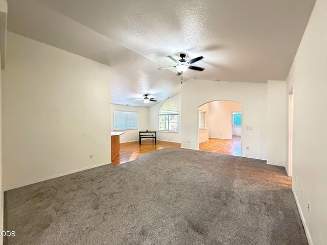 527 SW Wagner Meadows Drive, Grants Pass, OR 97526