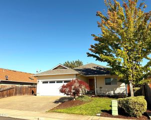 527 SW Wagner Meadows Drive, Grants Pass, OR 97526