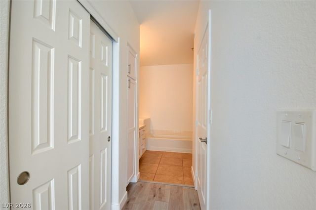 2291 West Horizon Ridge Parkway 8243, Henderson, NV 89052