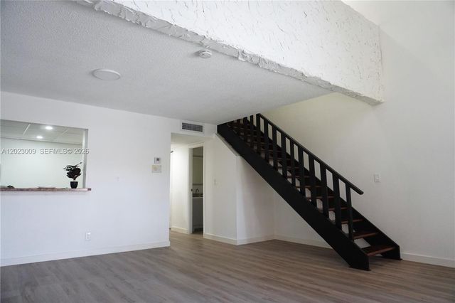 17901 NW 68th Ave S204, Hialeah, FL 33015