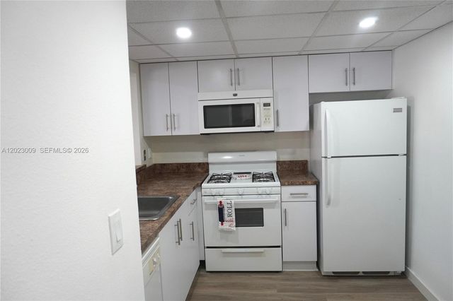 17901 NW 68th Ave S204, Hialeah, FL 33015