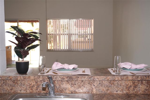 17901 NW 68th Ave S204, Hialeah, FL 33015