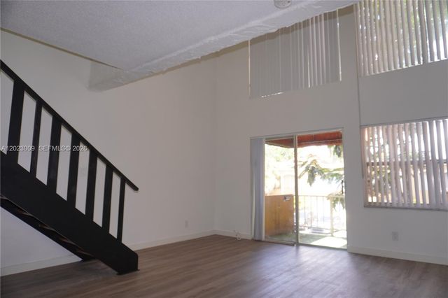 17901 NW 68th Ave S204, Hialeah, FL 33015