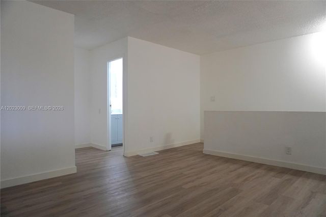 17901 NW 68th Ave S204, Hialeah, FL 33015