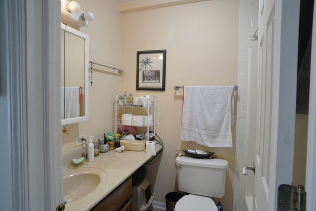 375 Meadow Green Lane, Round Lake Beach, IL 60073