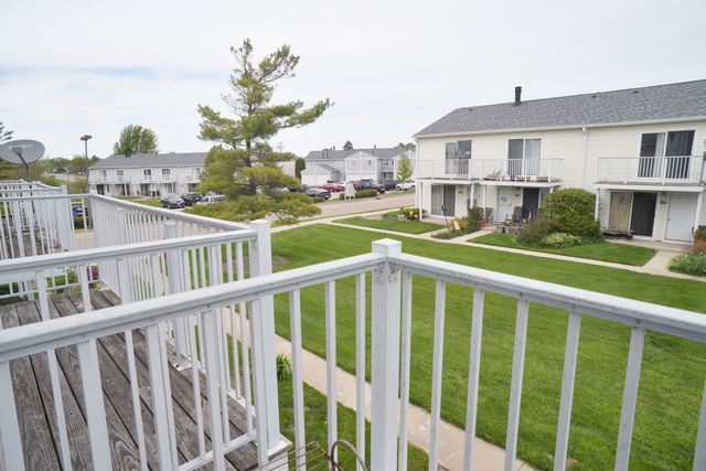 375 Meadow Green Lane, Round Lake Beach, IL 60073