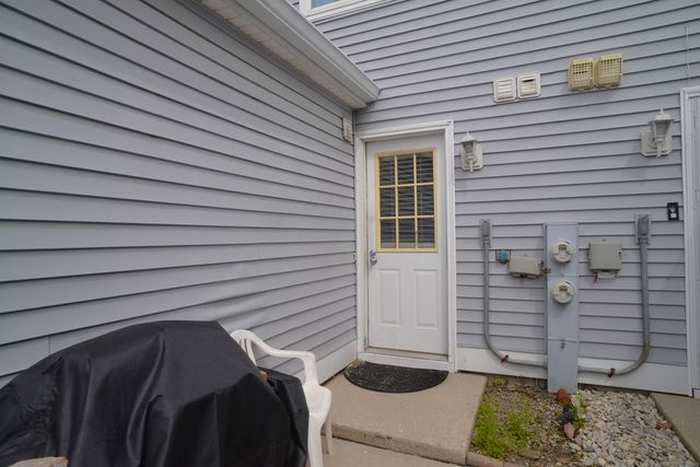 375 Meadow Green Lane, Round Lake Beach, IL 60073