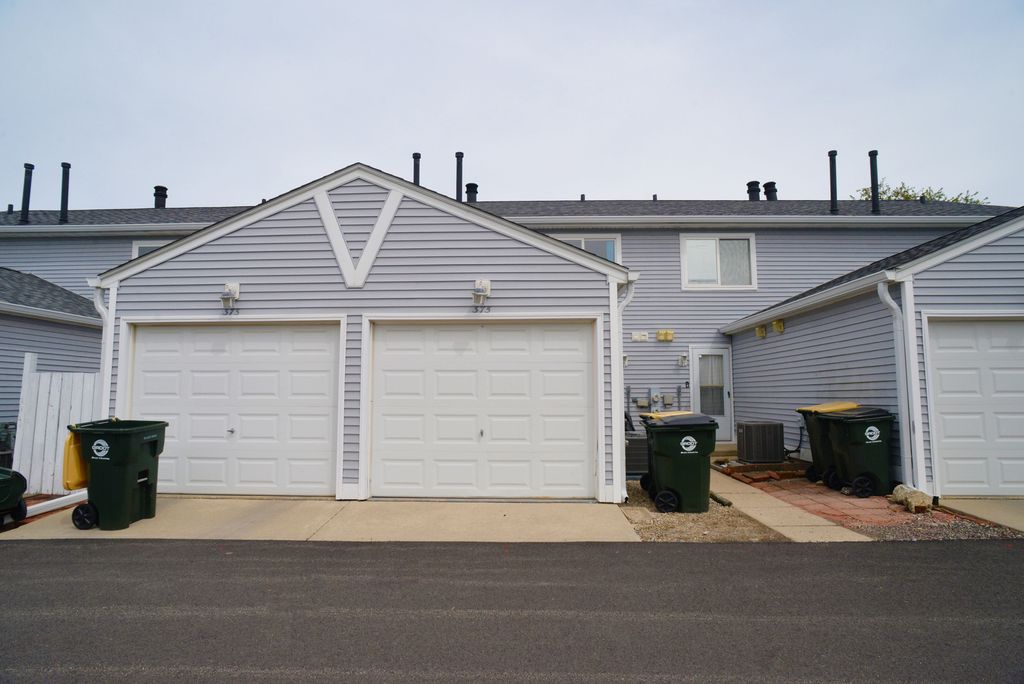375 Meadow Green Lane, Round Lake Beach, IL 60073