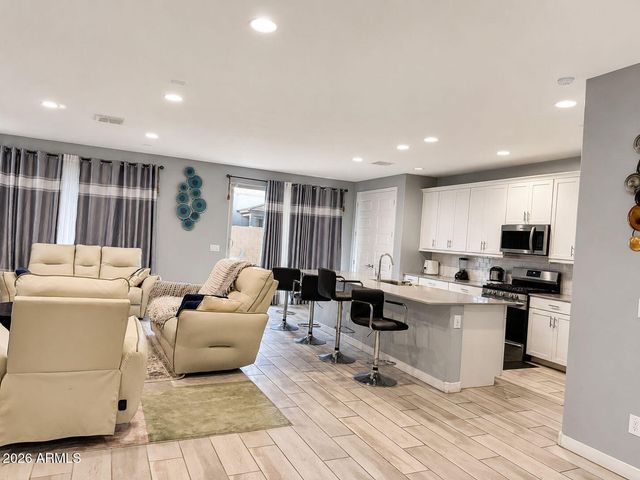 9444 W ROMA Avenue, Phoenix, AZ 85037