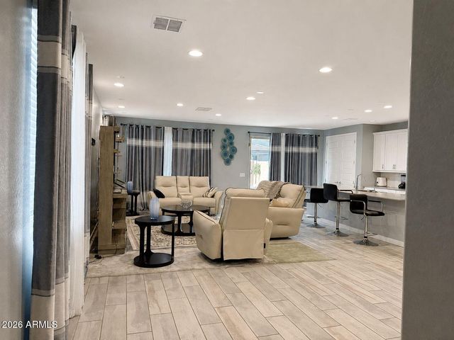 9444 W ROMA Avenue, Phoenix, AZ 85037