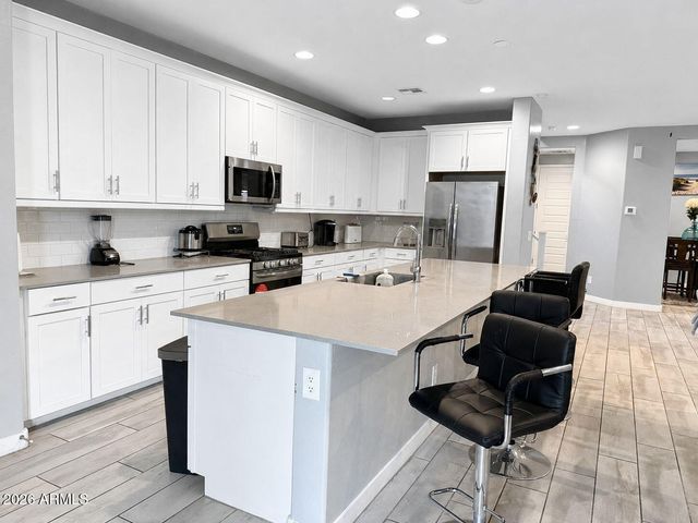 9444 W ROMA Avenue, Phoenix, AZ 85037