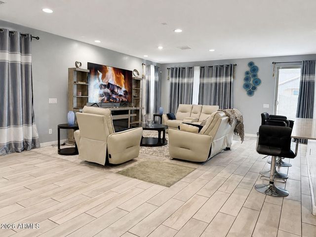 9444 W ROMA Avenue, Phoenix, AZ 85037