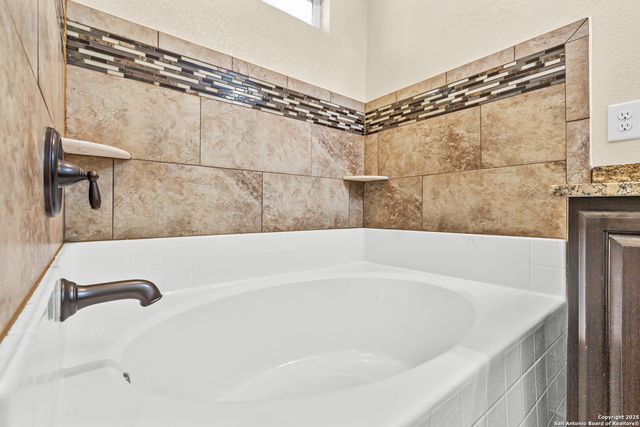 6610 woodstock, San Antonio, TX 78223