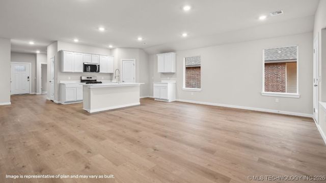 7530 E 156th Place S, Bixby, OK 74008