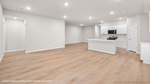 7530 E 156th Place S, Bixby, OK 74008