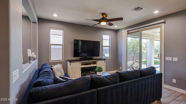 17887 W HIDDENVIEW Drive, Goodyear, AZ 85338