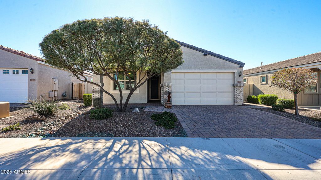 17887 W HIDDENVIEW Drive, Goodyear, AZ 85338