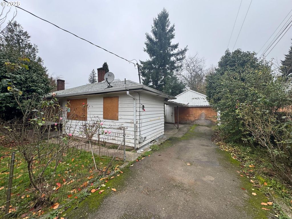 8923 Se CLINTON St, Portland, OR 97266