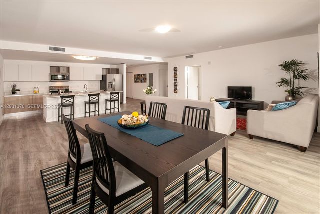 26 Santillane Ave 303, Coral Gables, FL 33134