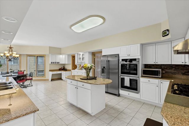 1922 Deercrest Lane, Northbrook, IL 60062