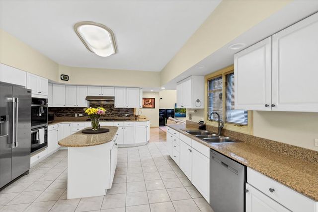 1922 Deercrest Lane, Northbrook, IL 60062