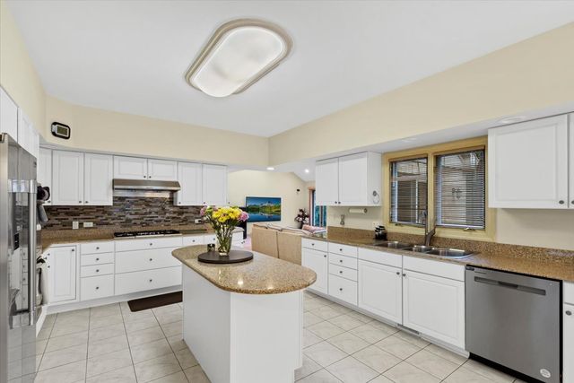 1922 Deercrest Lane, Northbrook, IL 60062