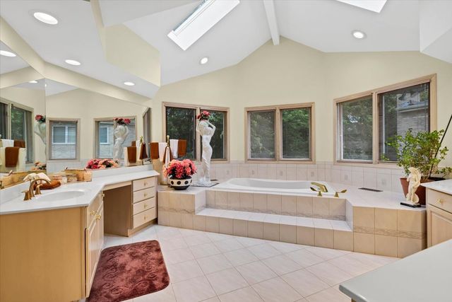 1922 Deercrest Lane, Northbrook, IL 60062