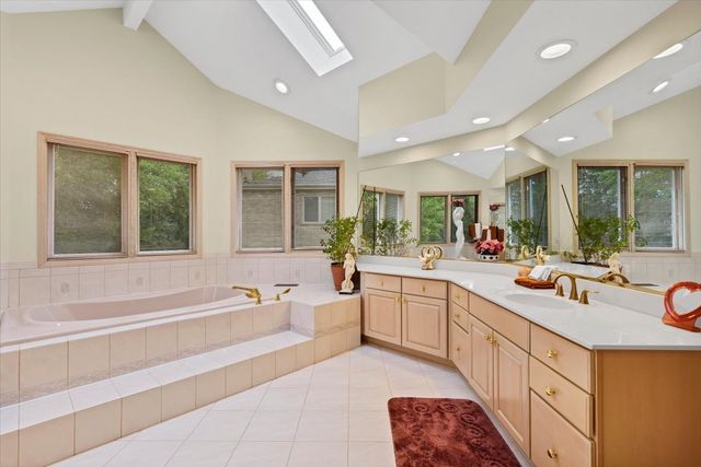 1922 Deercrest Lane, Northbrook, IL 60062
