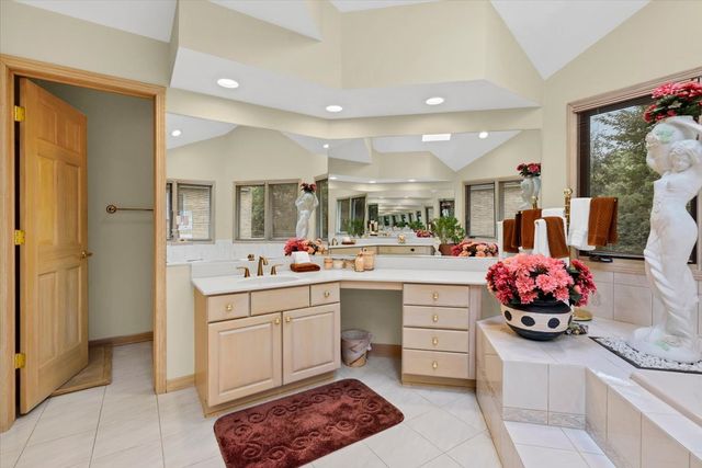 1922 Deercrest Lane, Northbrook, IL 60062