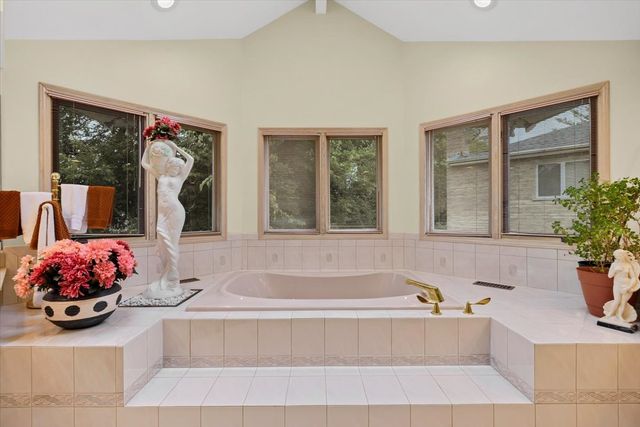 1922 Deercrest Lane, Northbrook, IL 60062