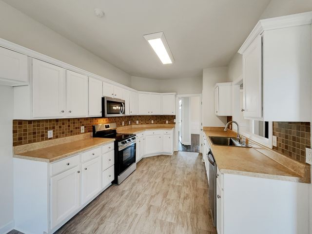 3545 Barkers Mill Rd, Clarksville, TN 37042