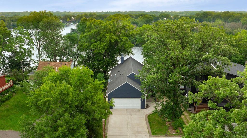 1601 W Medicine Lake Drive, Plymouth, MN 55441
