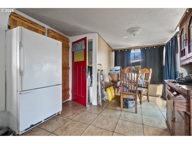 438 FRONT Ave, Castle Rock, WA 98611